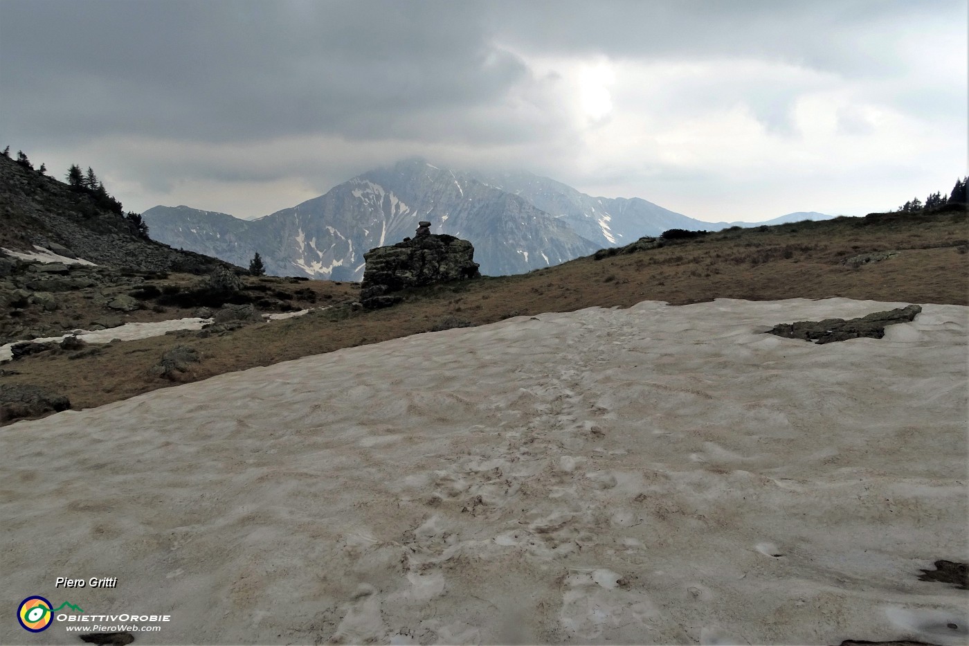 87 Pestando ancora un po' di neve marciotta.JPG -                                